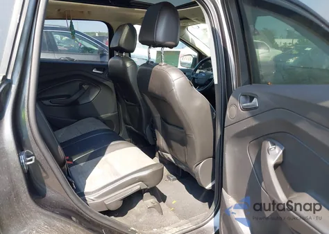 2017 Ford Escape Titanium z USA, uszkodzony, nr VIN 1FMCU9JDXHUB25627